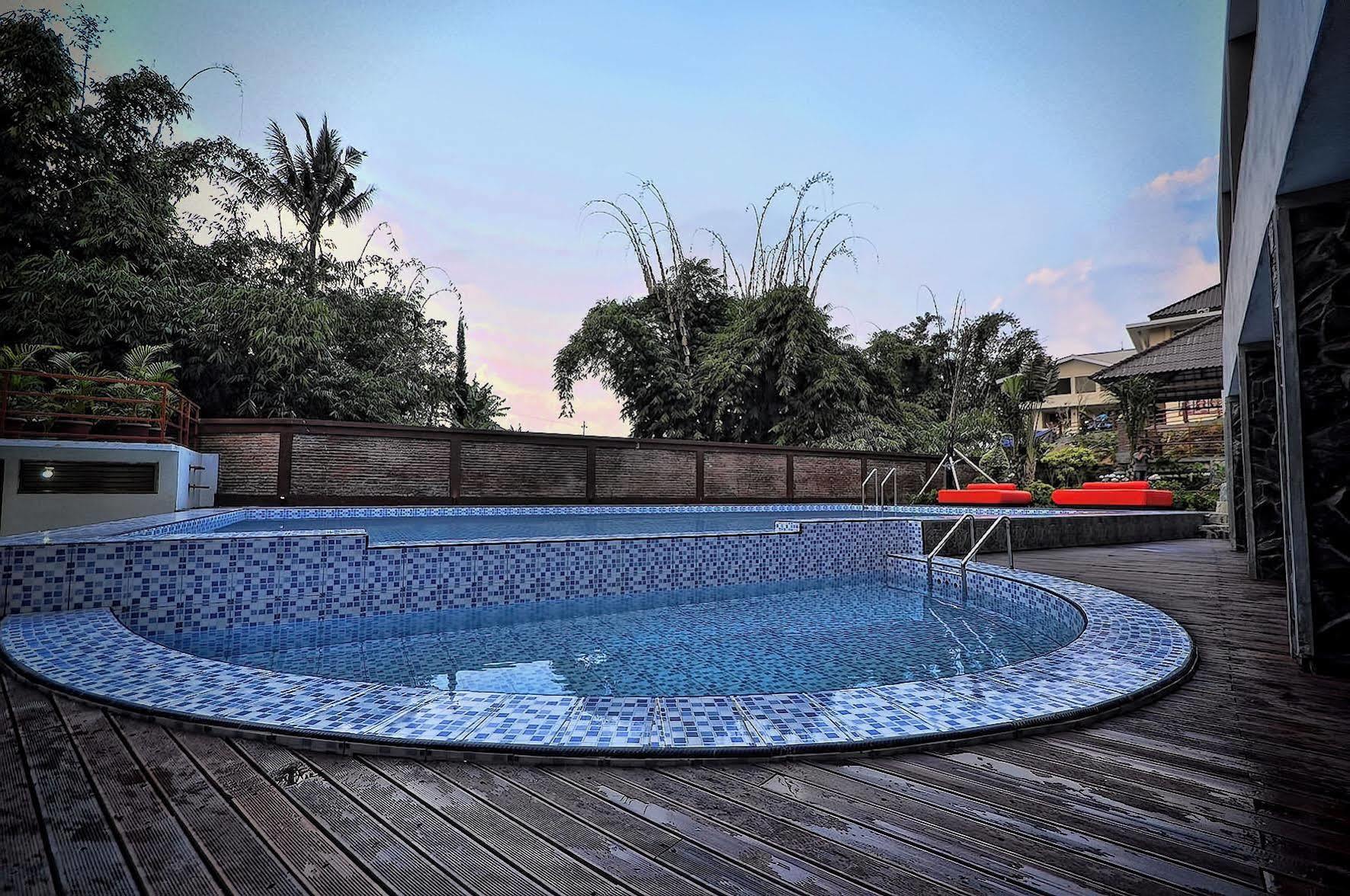 Spencer Green Hotel Batu  Exterior photo